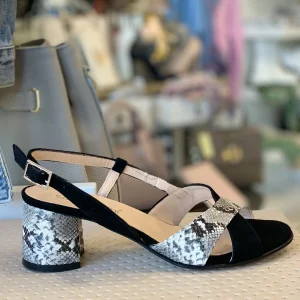 Sandalo in camoscio nero inserti snake