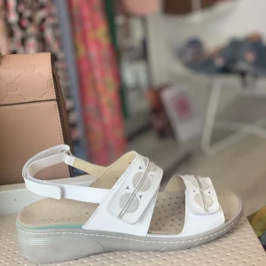 Sandalo sottopiede estraibile bianco