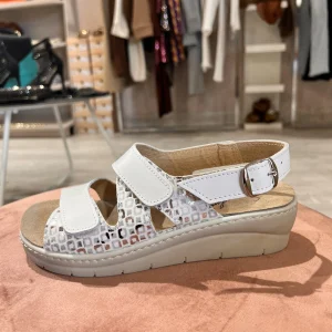 Sandalo comfort predisposto con strappo bianco