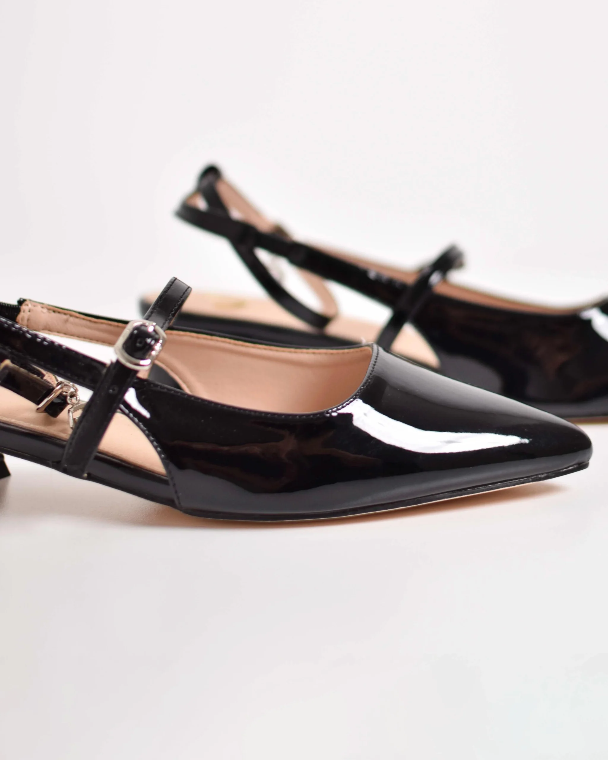 Ballerina con tacco e cinturini - immagine 5