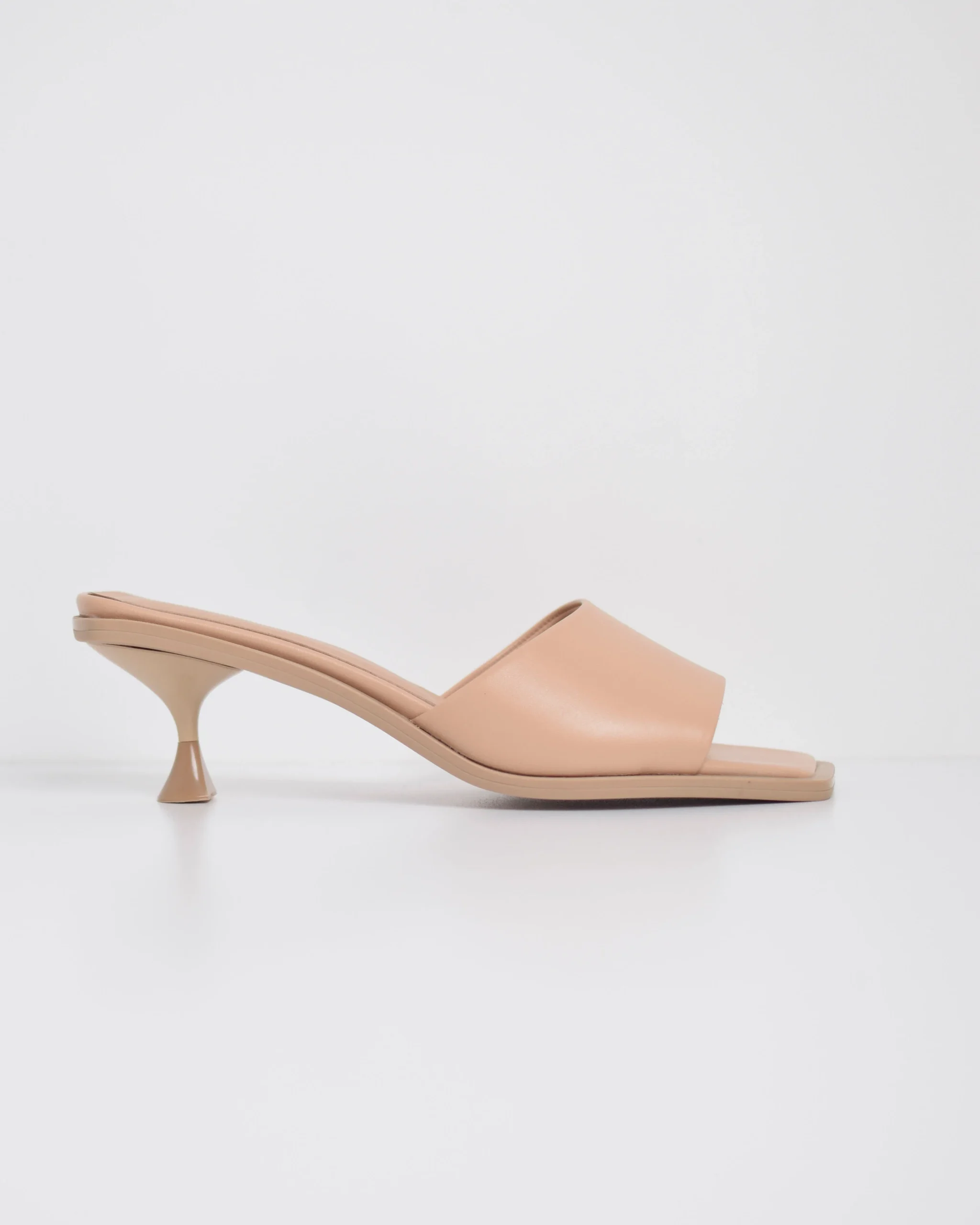 Sandalo con tacco in pelle - immagine 2