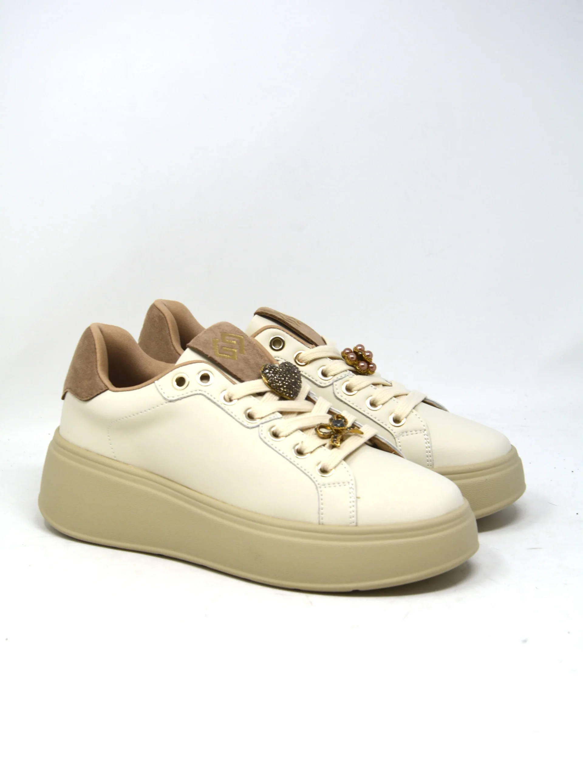 Sneaker fondo alto con accessori -GB971 - immagine 4