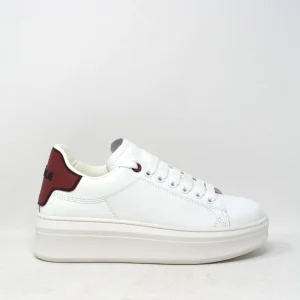 Sneaker in pelle bianca con tallonetta borgogna -W01450