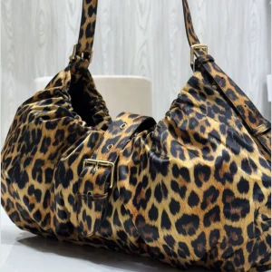 Monia Leopard - Borsa