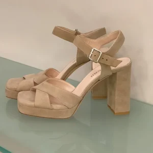 Sandali LONIGRO con plateau in camoscio tortora - punta quadrata