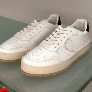 Sneakers PHILIPPE MODEL in pelle bianca, talloncino pelle nera