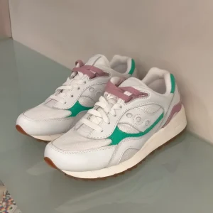 Sneakers SAUCONY in tessuto bianco con riporti in pelle bianca/verde/rosa