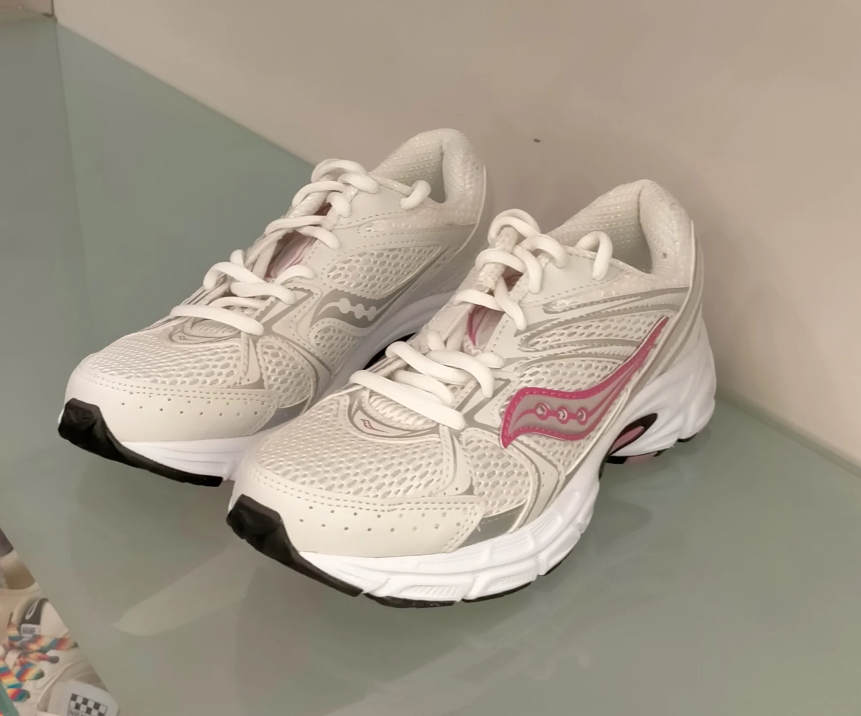 Sneakers SAUCONY rete bianca con riporti argento/rosa - immagine 2