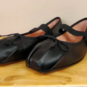 Ballerine PRETTY BALLERINAS 52026 in pelle nera, punta quadrata