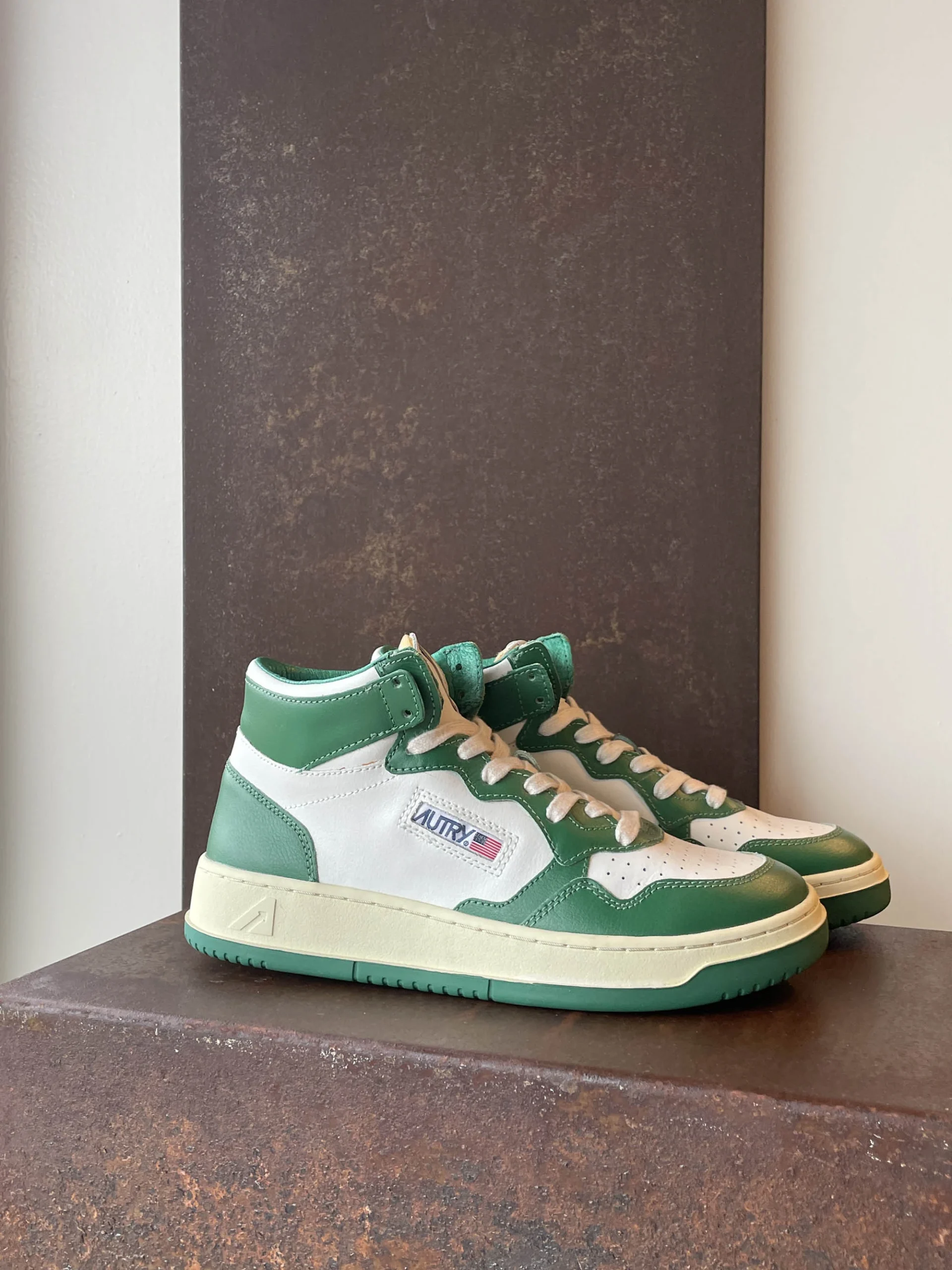 Autry Medalist Mid Man Sneakers in pelle bianca e verde