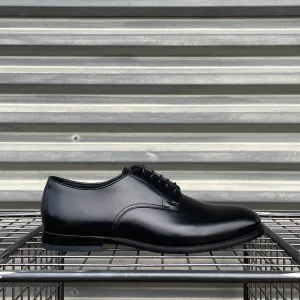 Doucal's scarpa stringata modello oxford in pelle nera DU1003