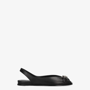 Leather sandals with buckle