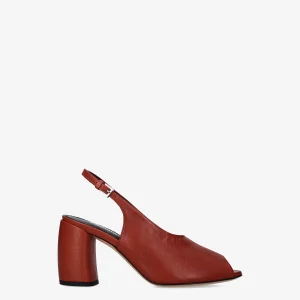 Leather sandals with heels