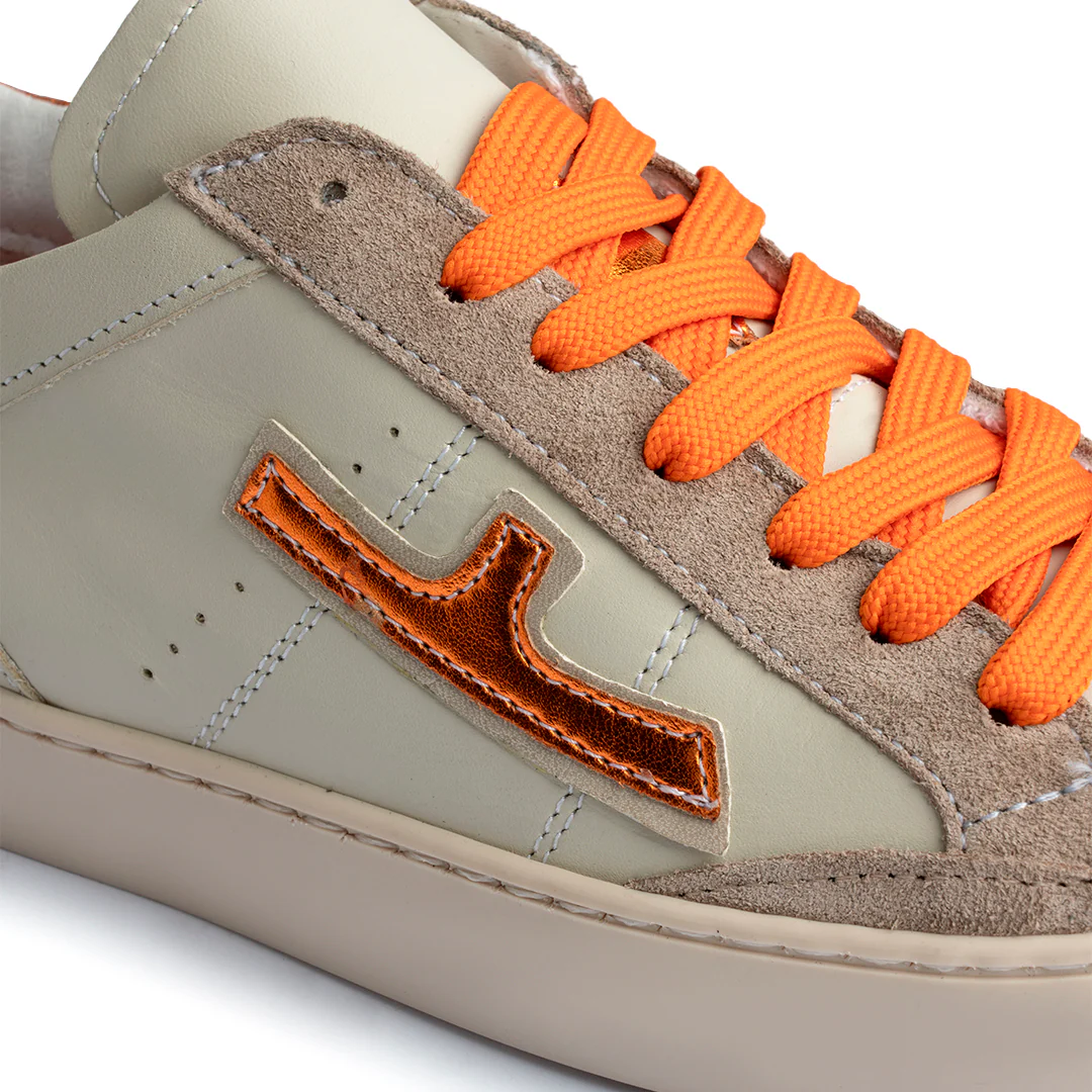 Sneaker in pelle avorio con dettagli oro e lacci arancioni Donna - immagine 4
