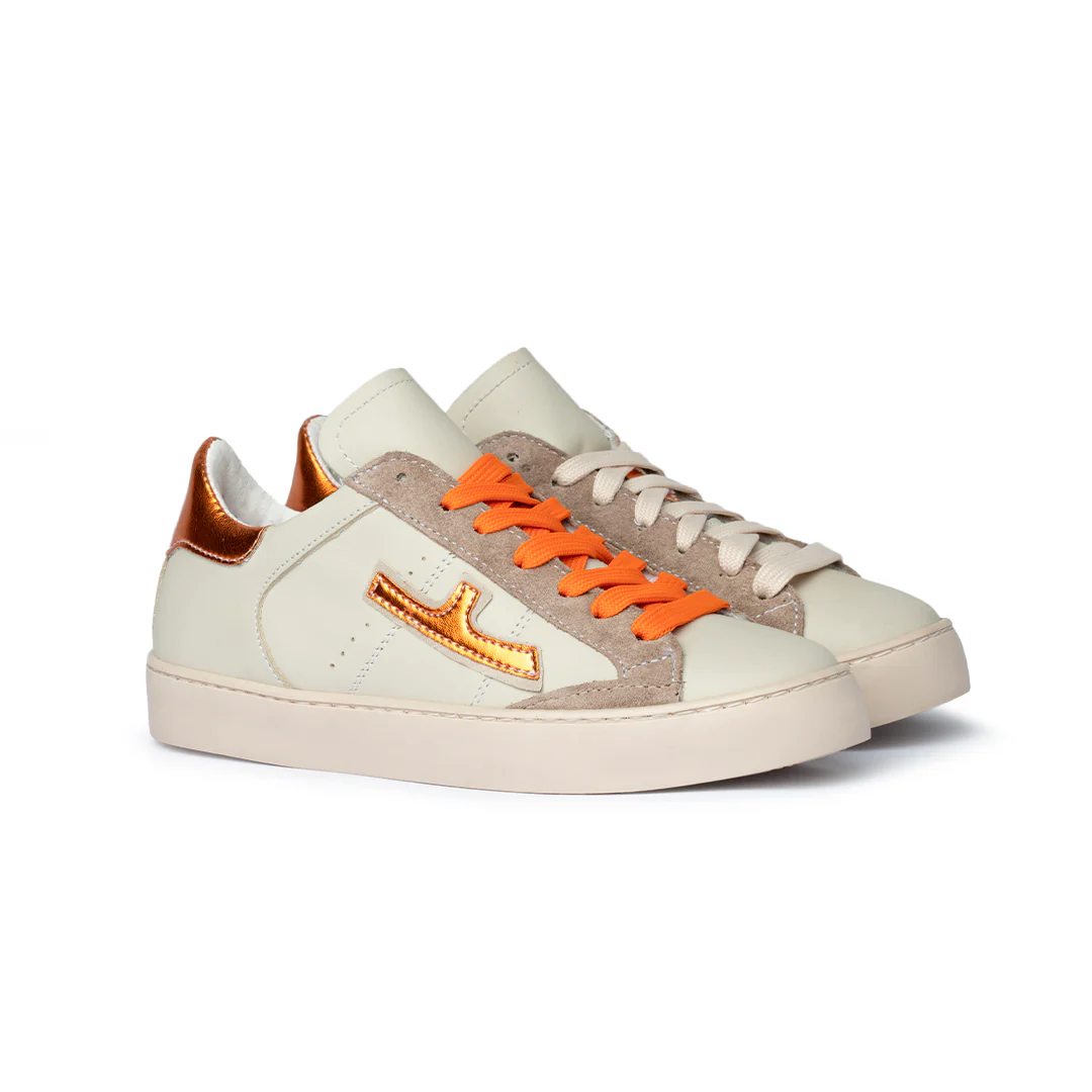 Sneaker in pelle avorio con dettagli oro e lacci arancioni Donna - immagine 3