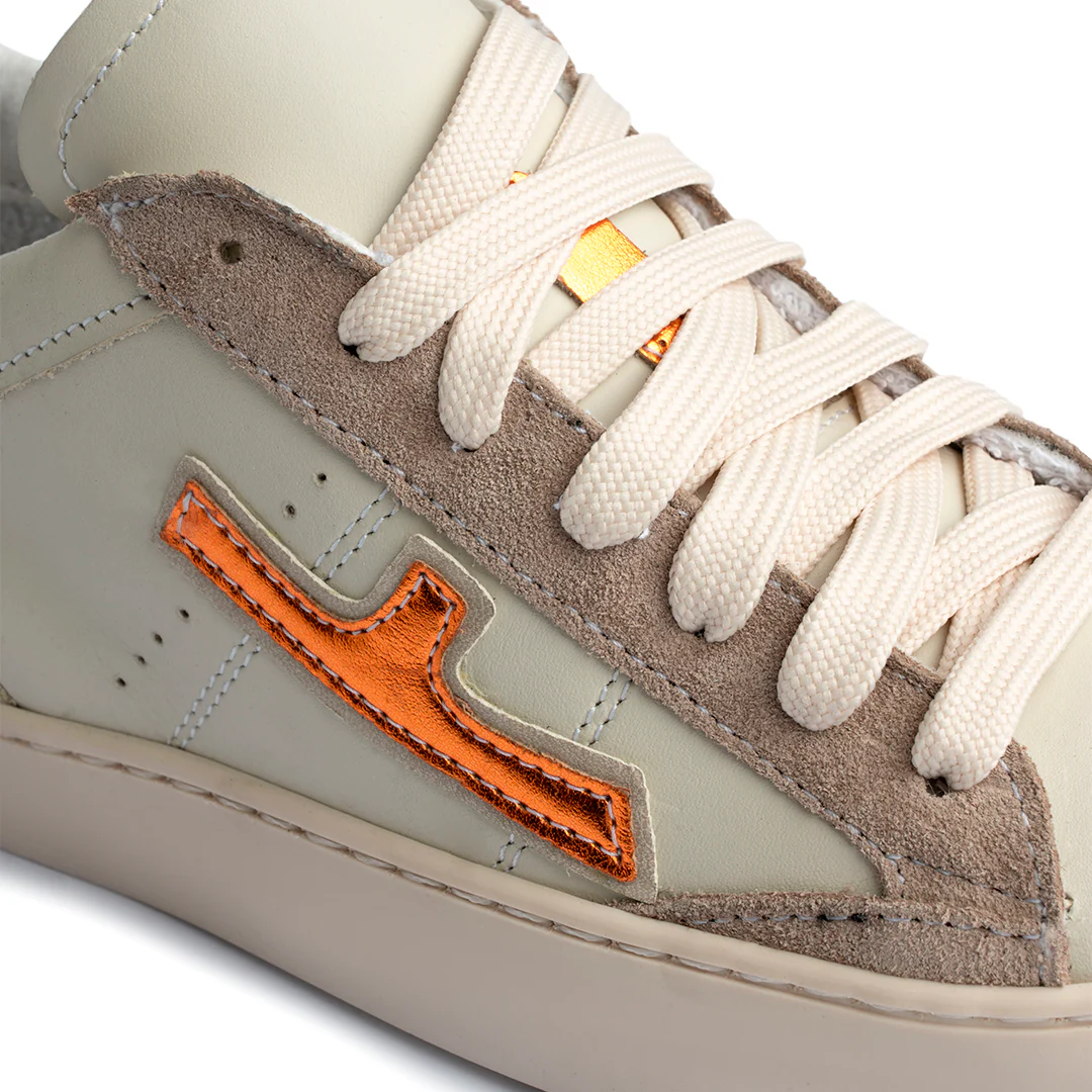 Sneaker in pelle avorio con dettagli oro Donna - immagine 4
