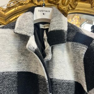 Cappotto a riquadri bianco/nero con frange - 2067V